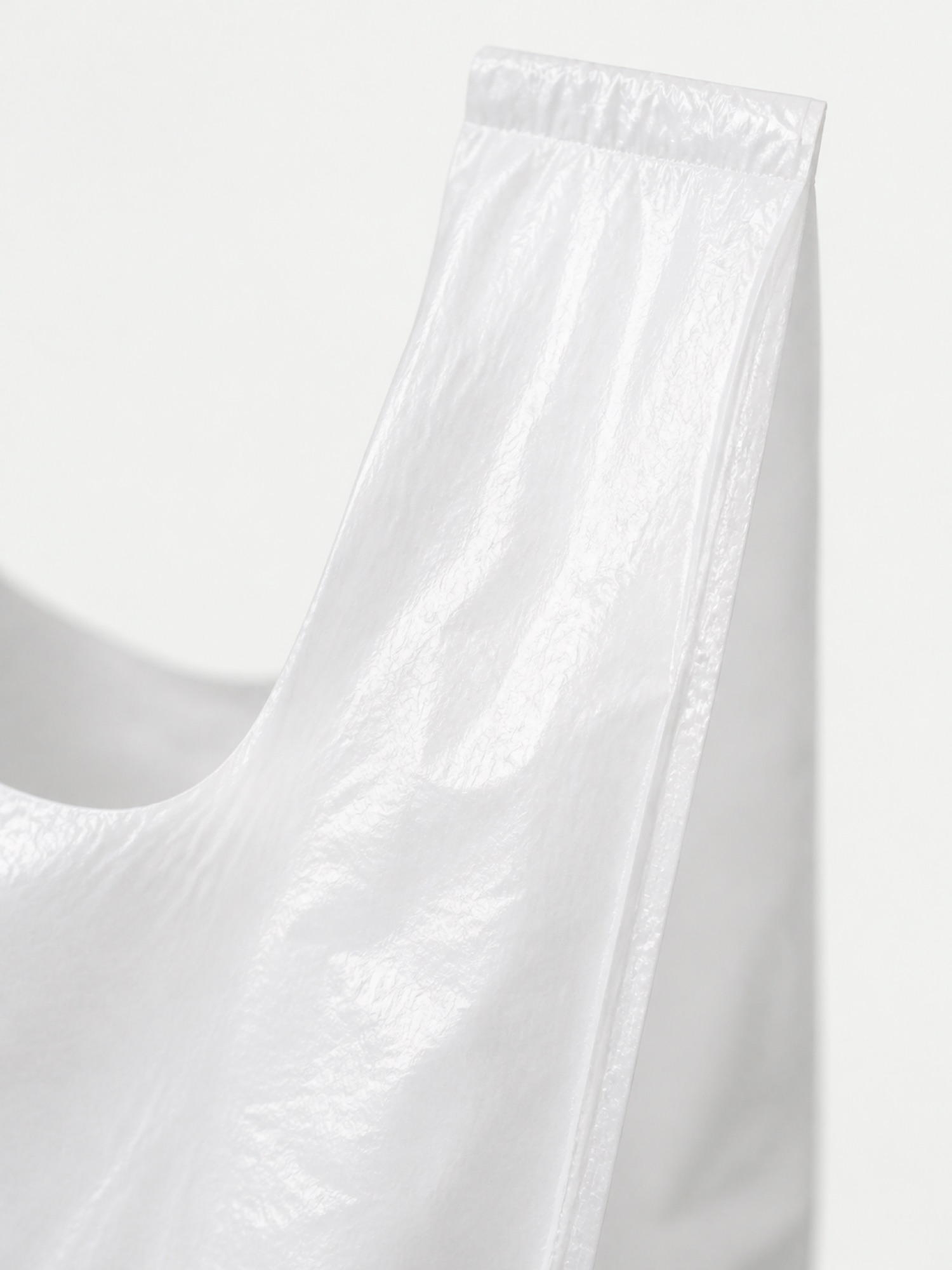 Detalhe da alça reforçada da sacola alça camiseta